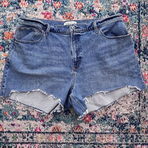 Abercrombie & Fitch‎ The 4" Mom Short High Rise Curve Love Size 34 Distressed